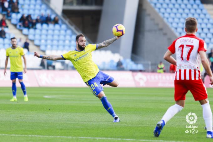 La RFEF desestima el recurso del Cádiz por la amarilla a Edu Ramos