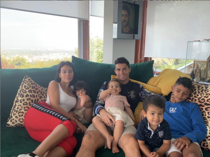 Cristiano Ronaldo y su hijo en el fútbol Veremos si llega bebe Coca Cola y come patatas fritas