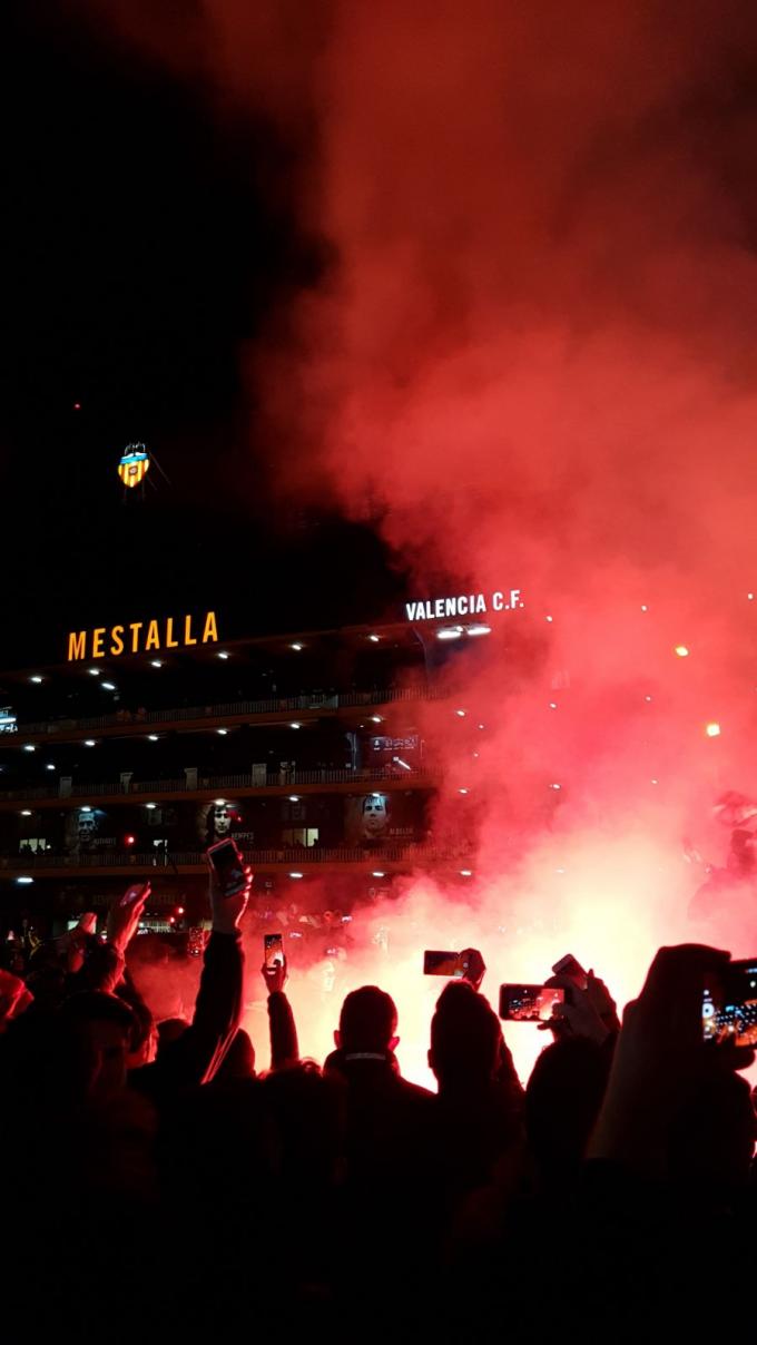 Coronavirus Valencia Pe As Del Valencia Cf Piden Ir A Mestalla Para