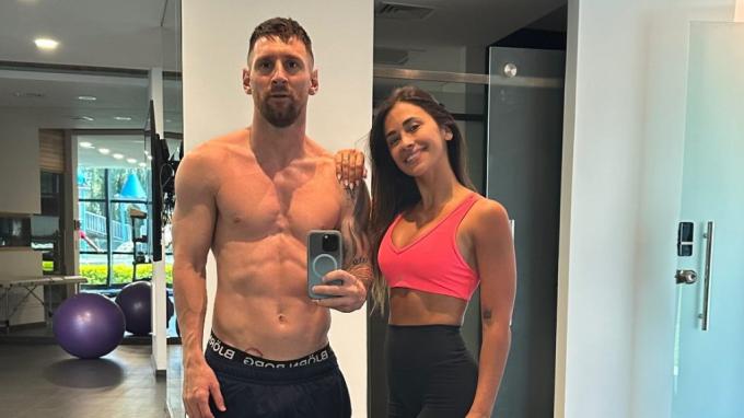 Messi Sube Una Foto Sin Camiseta Con Antonela Y Las Redes Arden