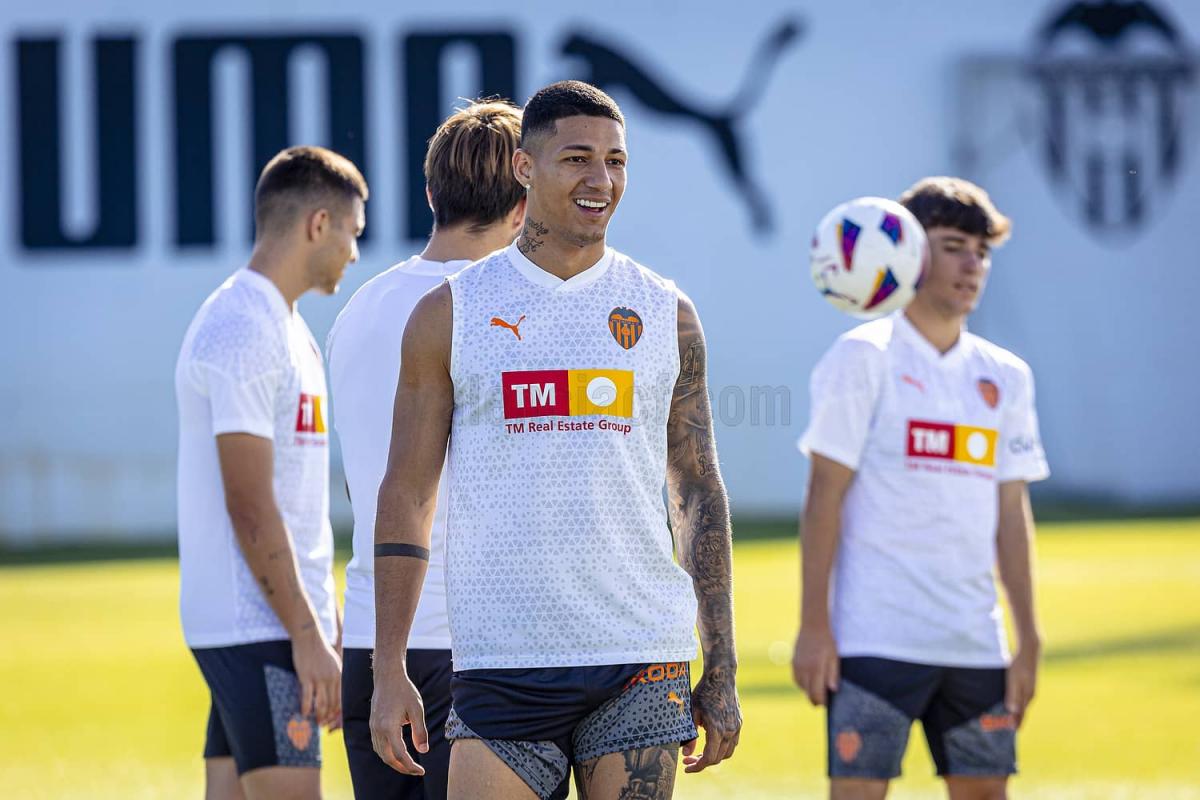 Fichajes Valencia Cf Marcos Andr Y Selim Amallah Siguen D Nde No