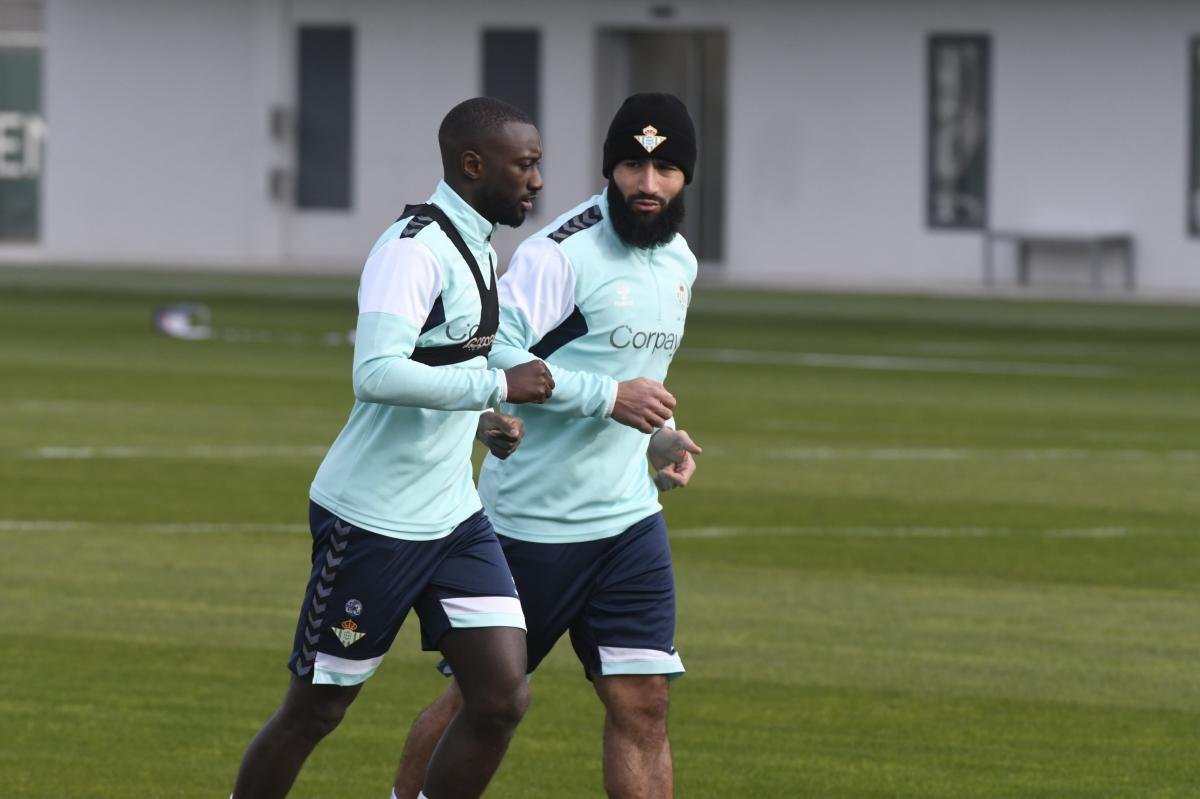 Sabaly entrena con el grupo en el Betis tras su lesión con Senegal