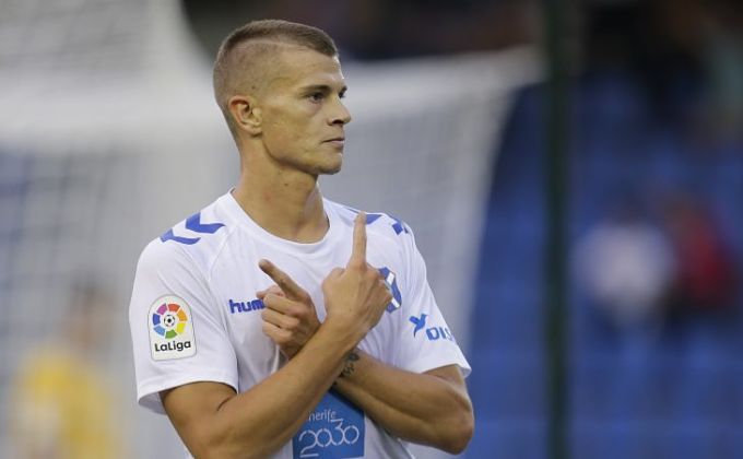 Longo celebra un gol con el Tenerife.