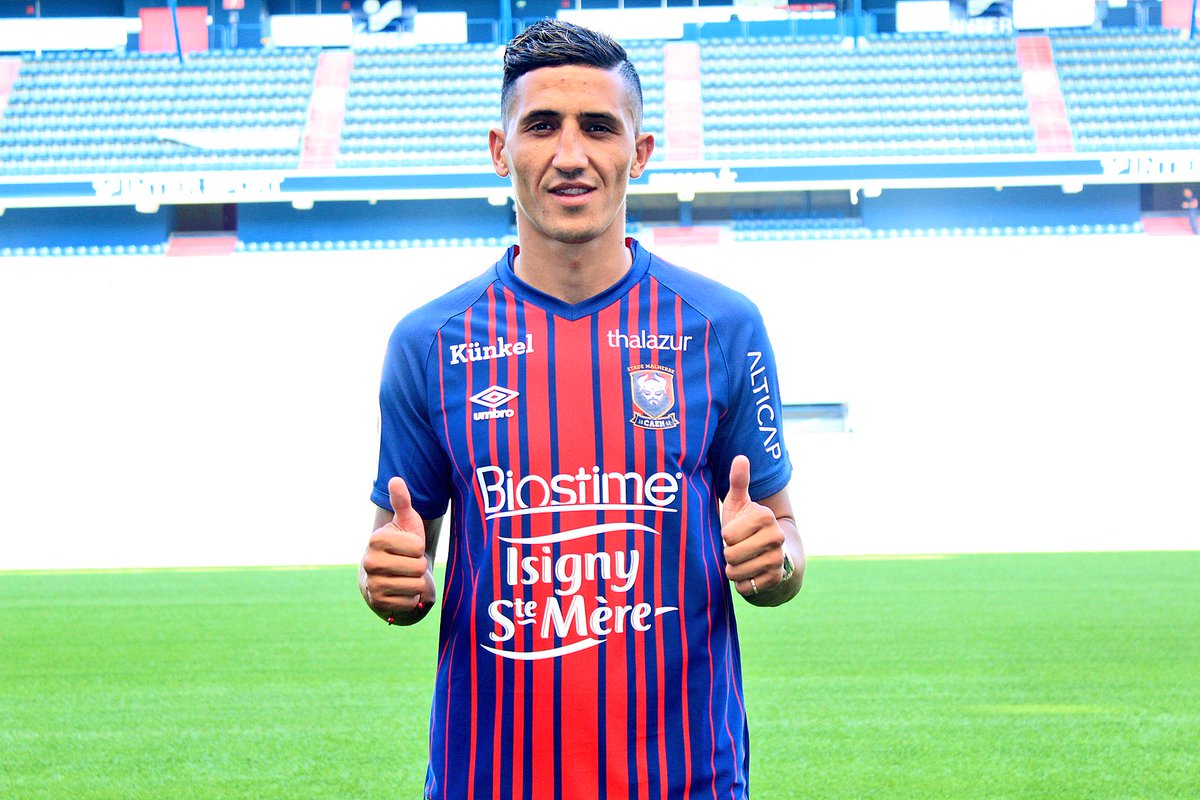 Fayçal Fajr posa con la camiseta del SM Caen.