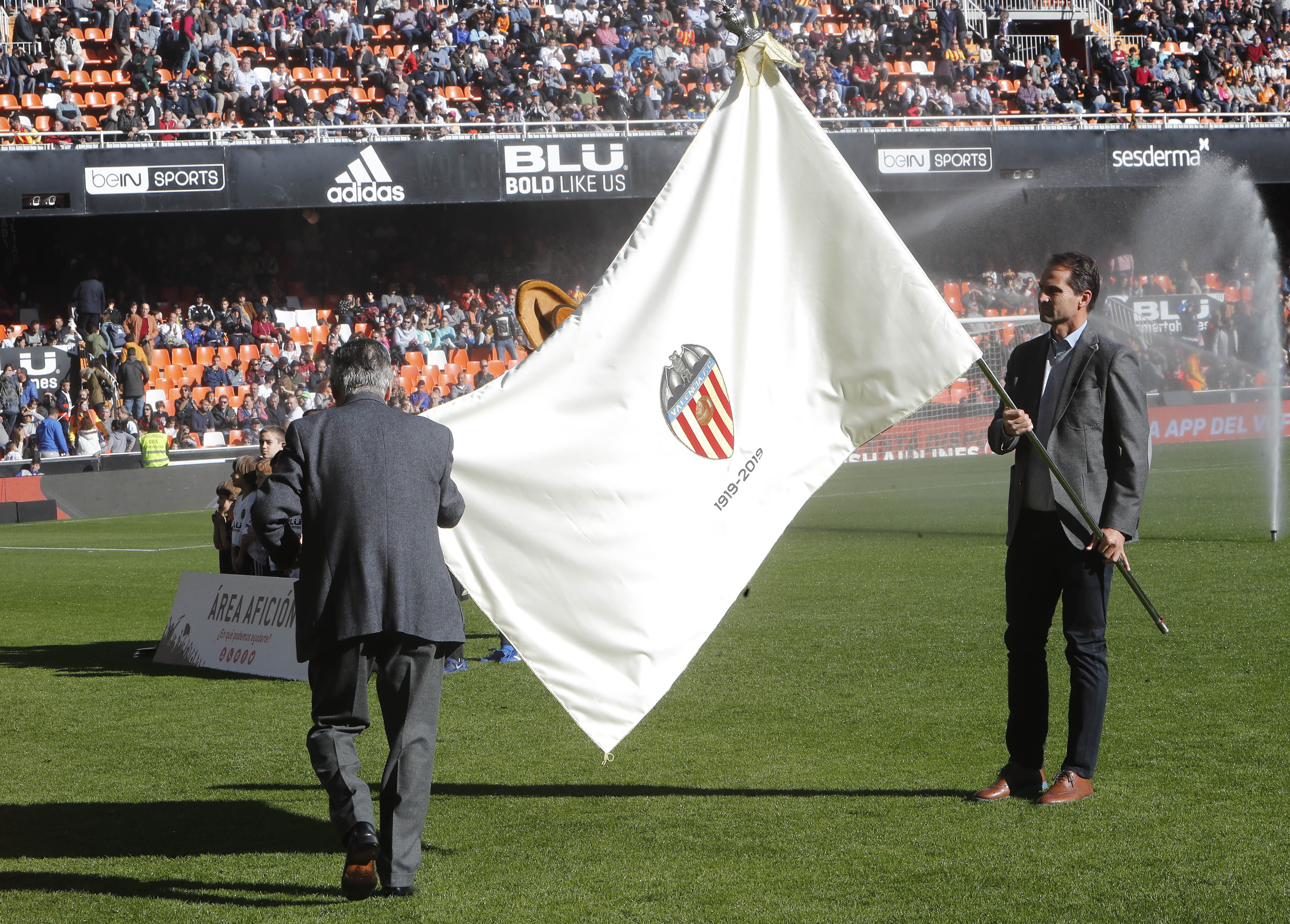 Scully Unir mañana Valencia - Huesca | La bandera del Centenario pisa Mestalla