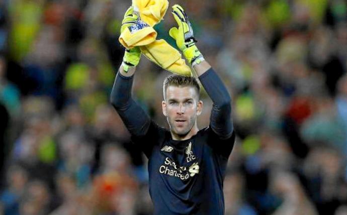 Adrián debuta con el Liverpool.