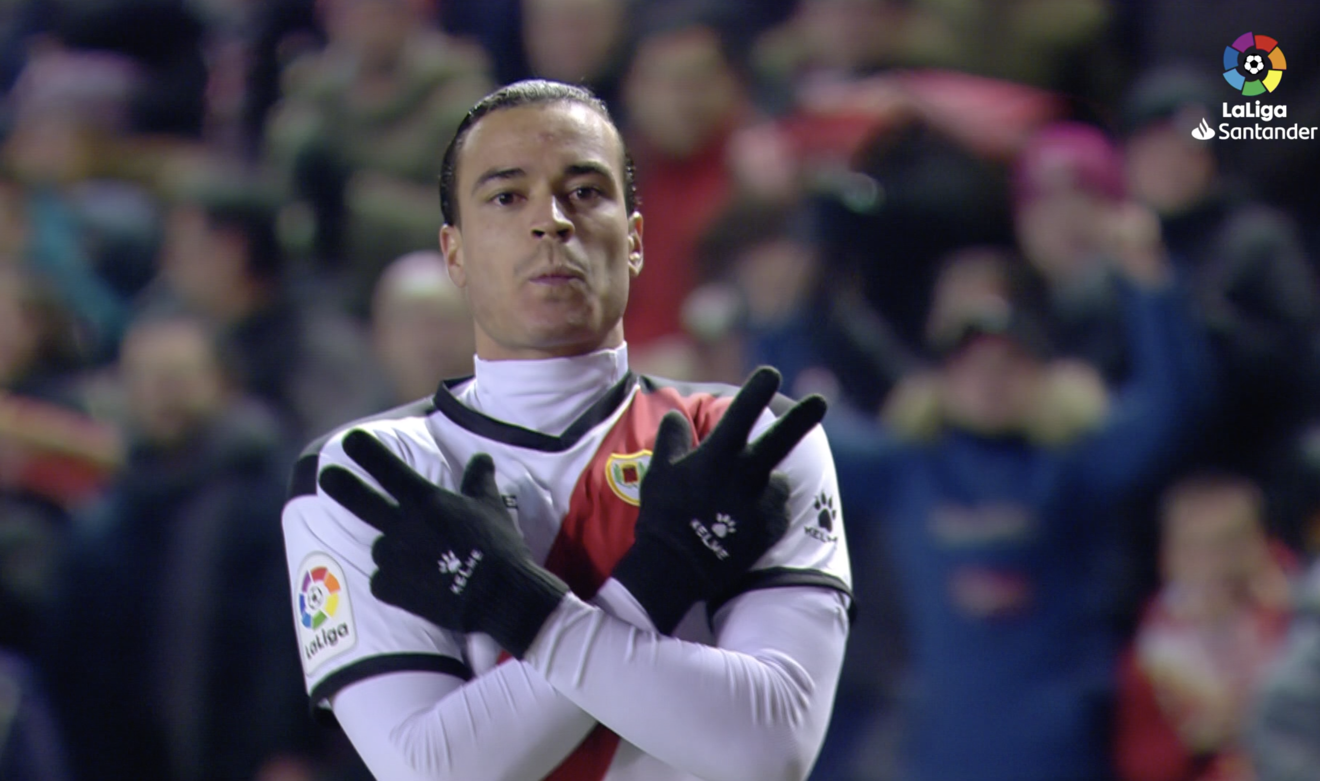 Raúl de Tomás, celebrando un gol con la camiseta del Rayo.