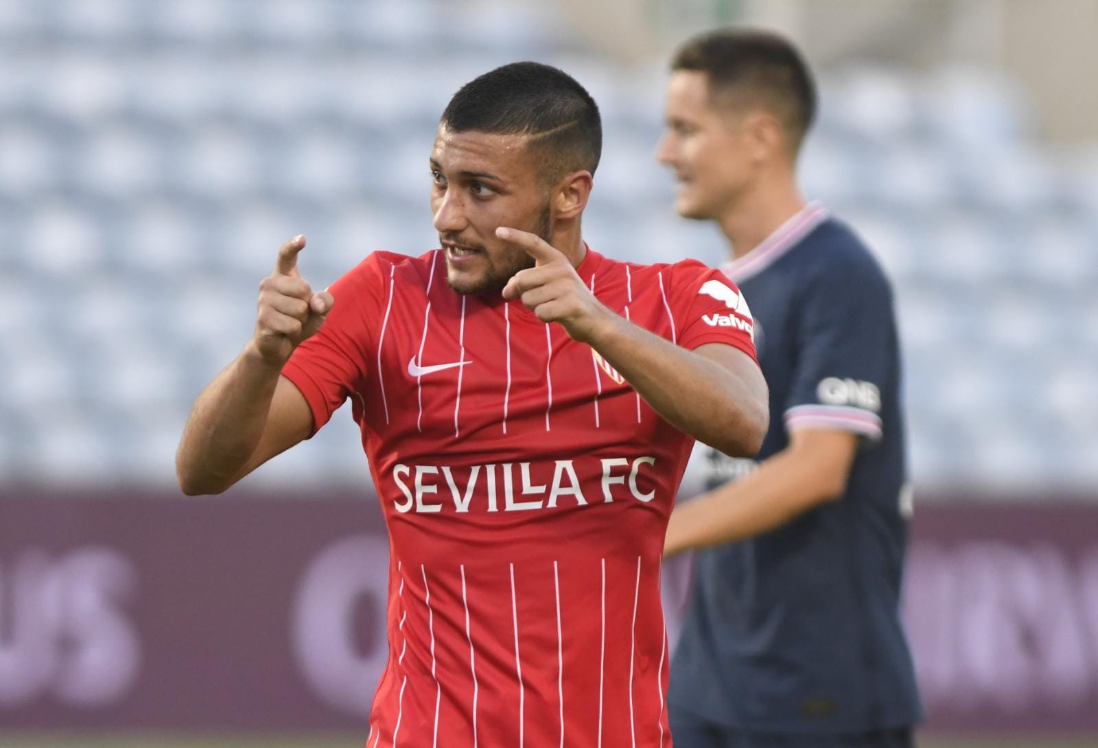 Óscar celebra su gol ante el PSG (Foto: Kiko Hurtado).