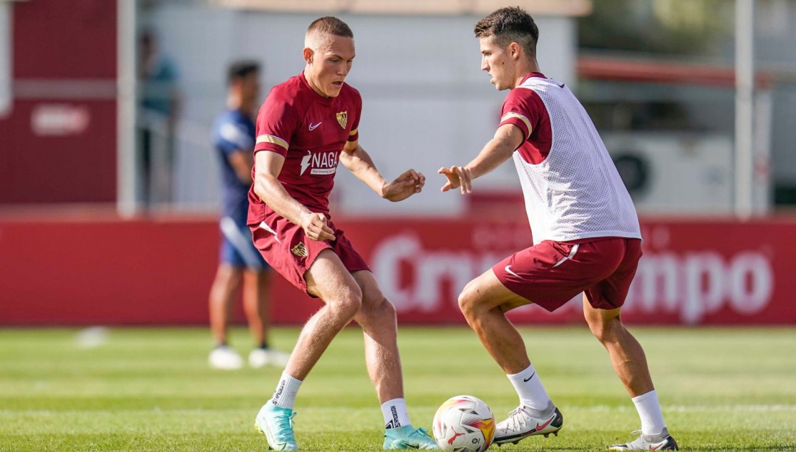 Augustinsson, en su primer entrenamiento con el Sevilla (Foto: SFC).