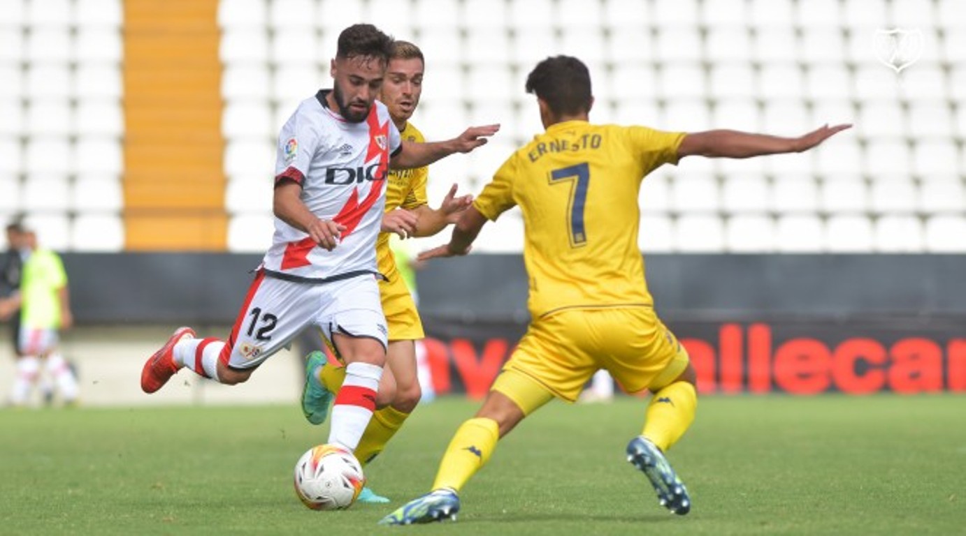 Unai López ha debutado con el Rayo Vallecano en un partido amistoso ante el Alcorcón.