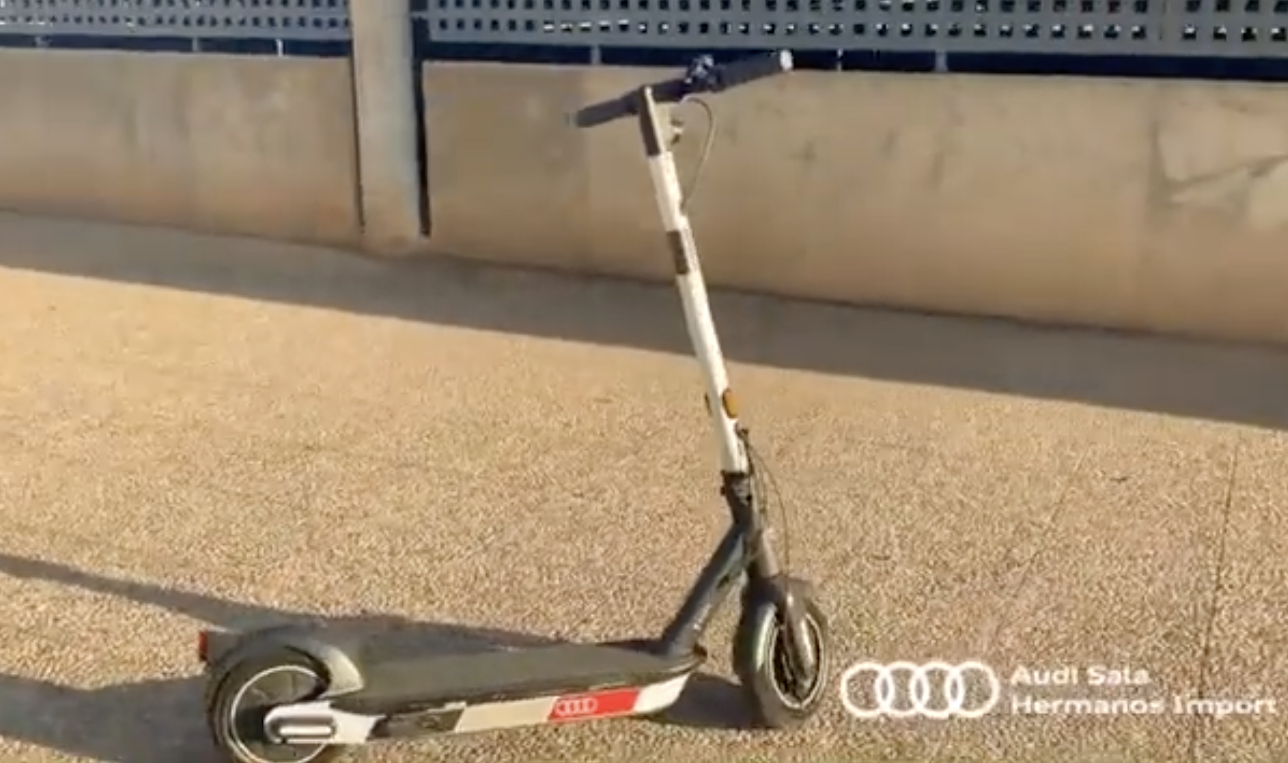 Audi Canarias Store - Casco para patinete eléctrico y bicicleta