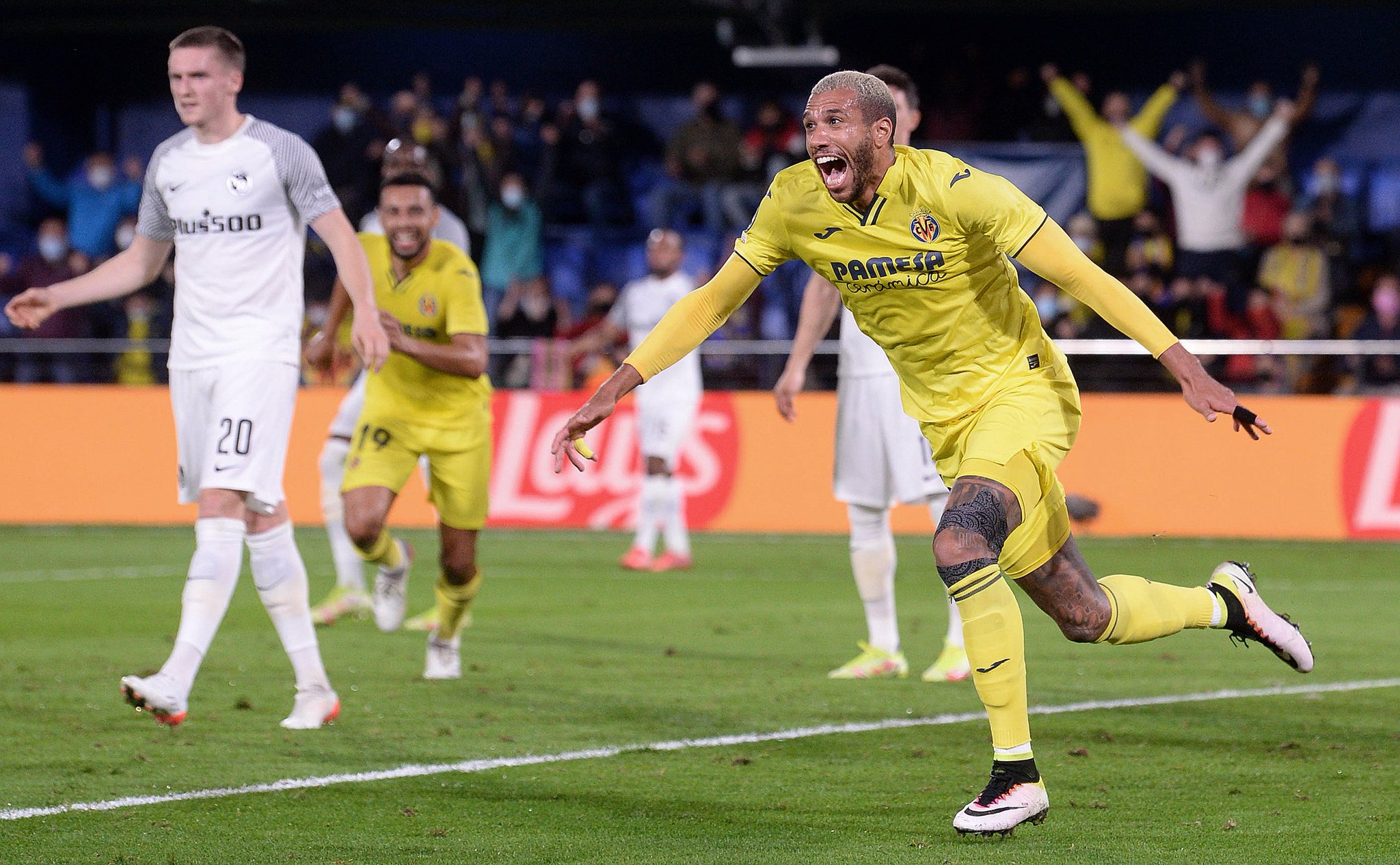 Capoue celebra su gol en el Villarreal-Young Boys.