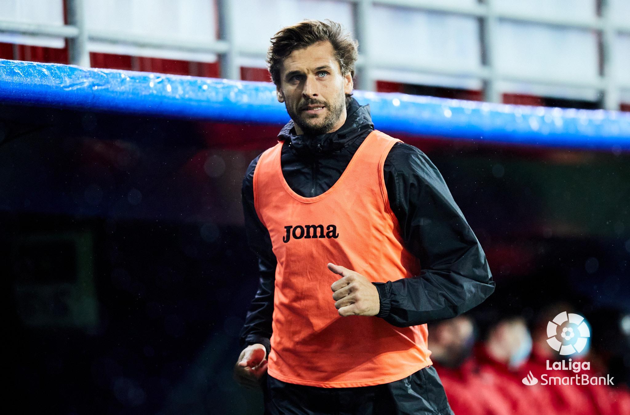 Fernando Llorente calienta con el Eibar en Ipurua (Foto: LaLiga).