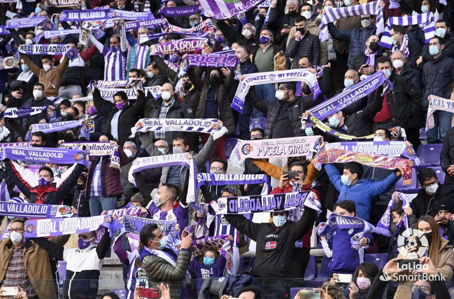 Afición del Real Valladolid ante el Girona. (Foto: LaLiga)