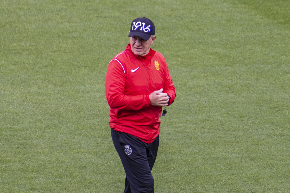 Javier Aguirre, en un entrenamiento del Mallorca (Foto: EFE).