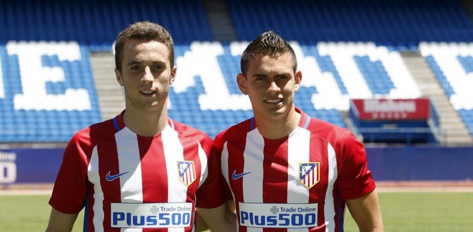 Diogo Jota en su presentación con el Atlético de Madrid junto a Santos Borré (Foto: EFE). 
