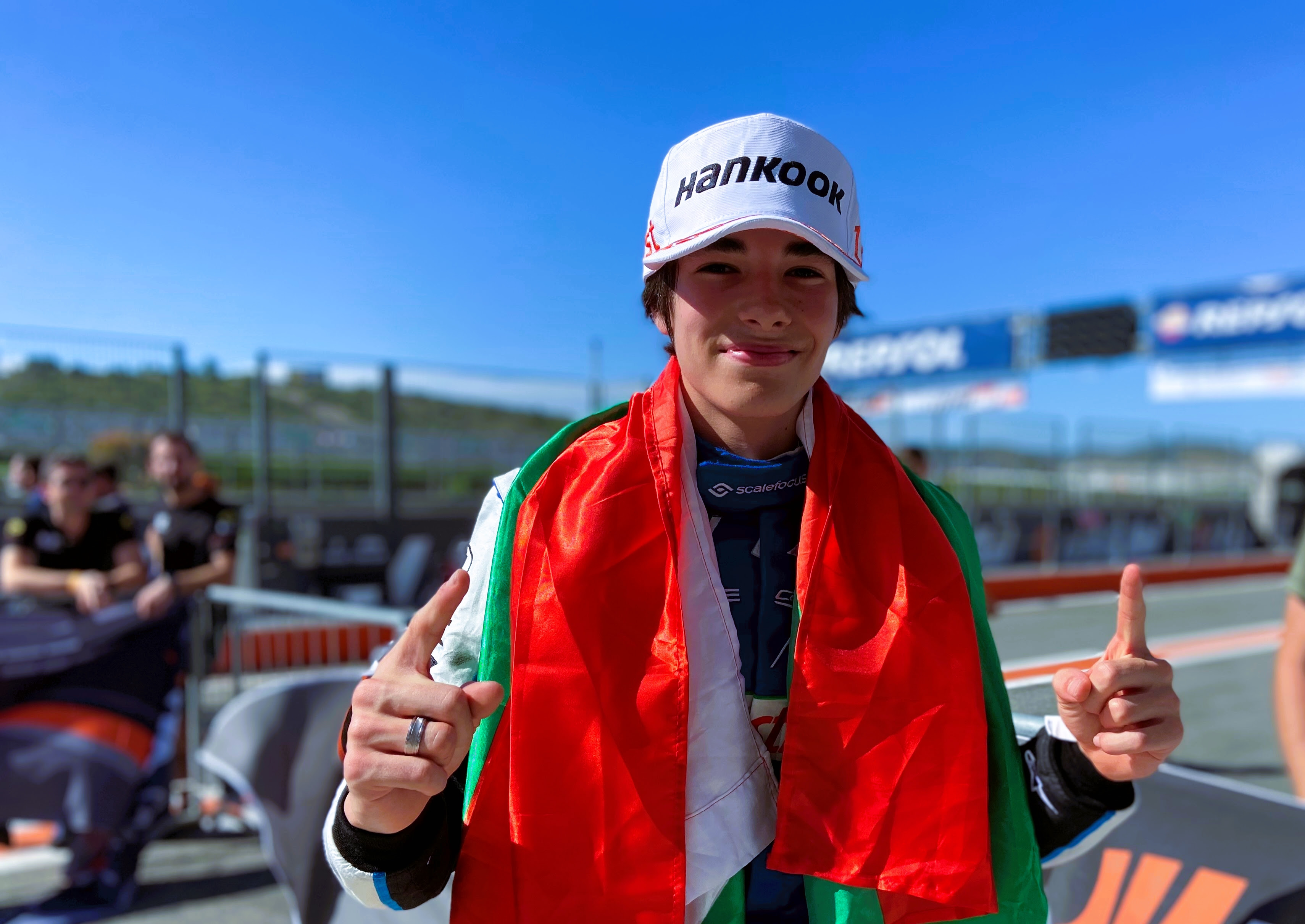Nikola Tsolov gana la primera carrera de Fórmula 4 en el Circuit Ricardo  Tormo