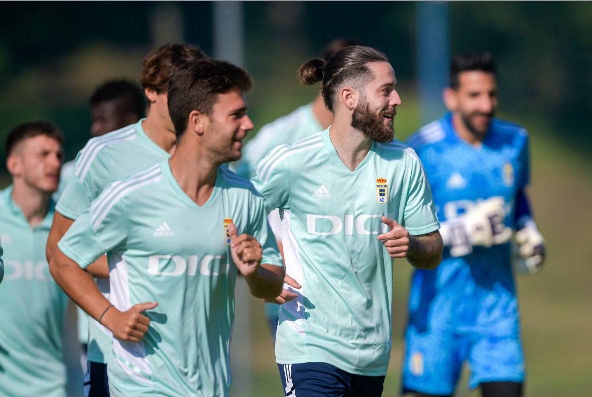 Miguelón junto a Jimmy en su primer entrenamiento con el Oviedo (Foto: RO).