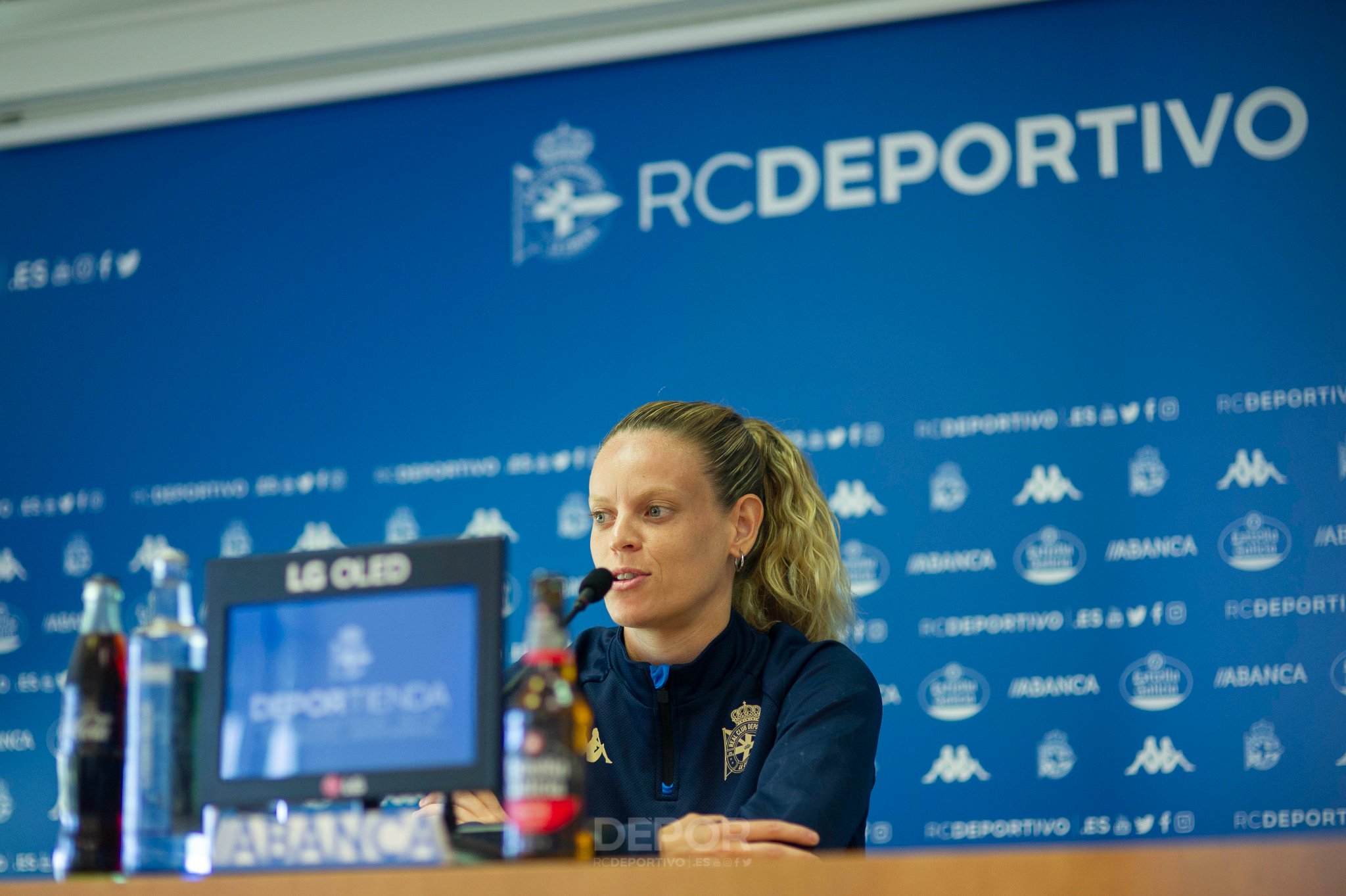 Irene Ferreras en la rueda de presentación como entrenadora del Dépor Abanca (Foto: RCD)