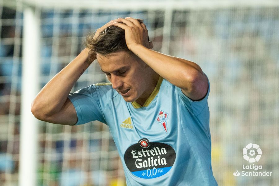 Cervi se lamenta tras fallar una ocasión en el Celta-Cádiz (Foto: LaLiga)