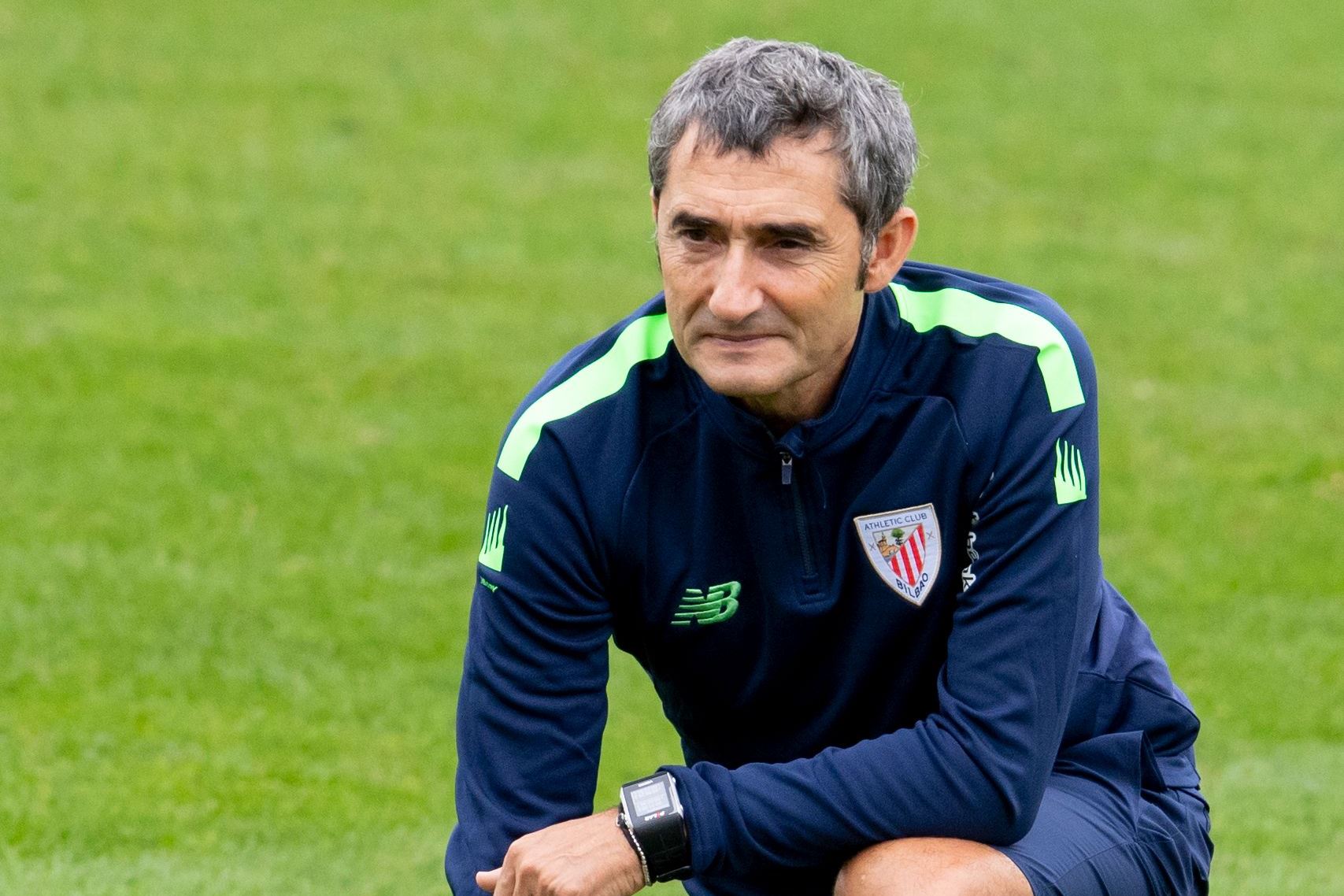 Pose pensativa del técnico Ernesto Valverde en Lezama (Foto: Athletic Club).