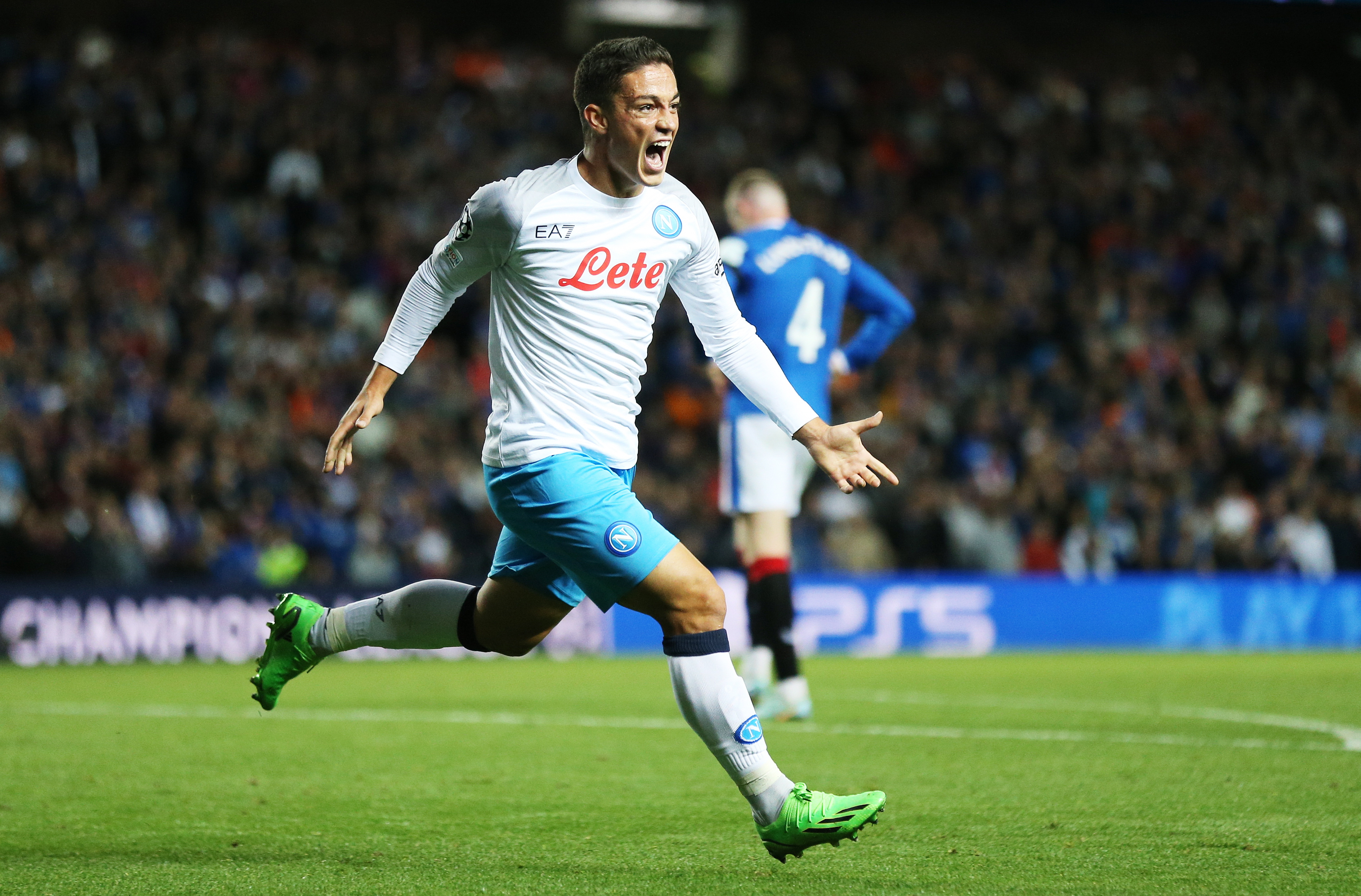 Raspadori celebra su gol en el Rangers-Napoles (Foto: EFE).