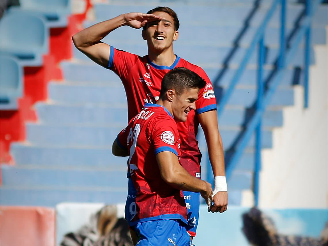 Macos Baselga celebra un gol con el Calahorra (Foto: Rafa Laguna/CDC). 