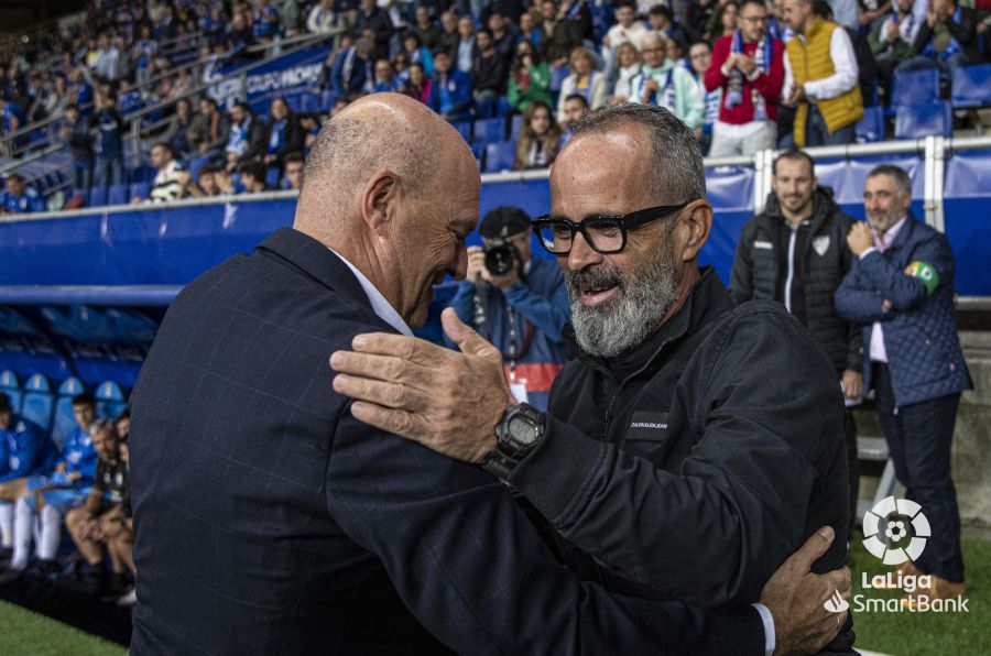 Pepe Mel y Cervera se abrazan antes del partido (Foto: LaLiga).