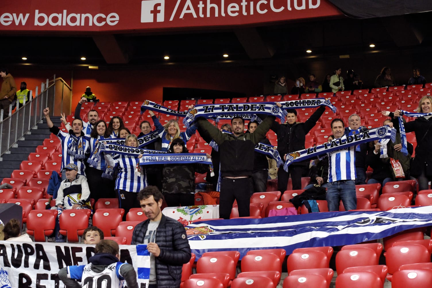 Gran ambiente en el derbi femenino en Zubieta