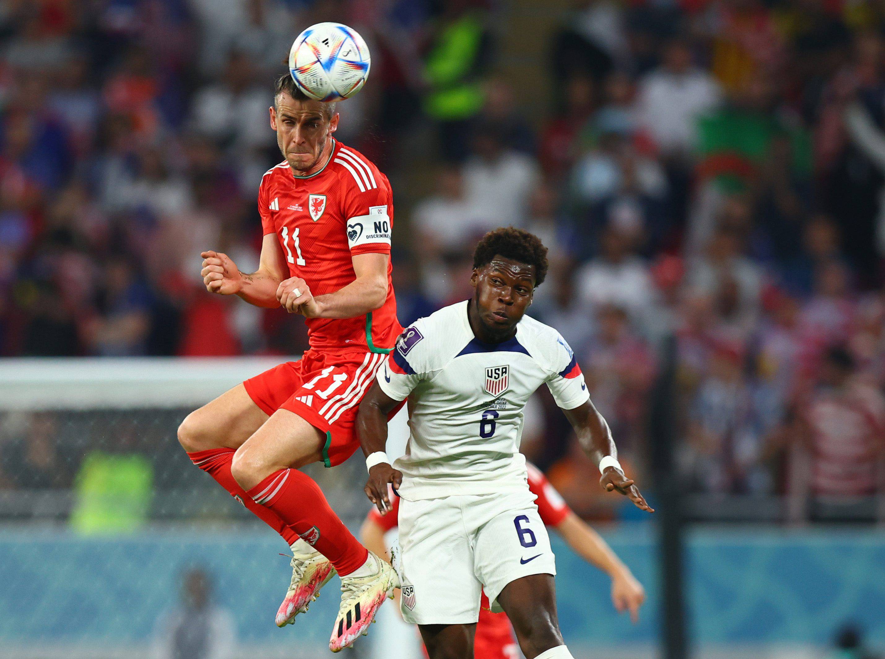 Gareth Bale salta en el Estados Unidos-Gales (Foto: Cordon Press).