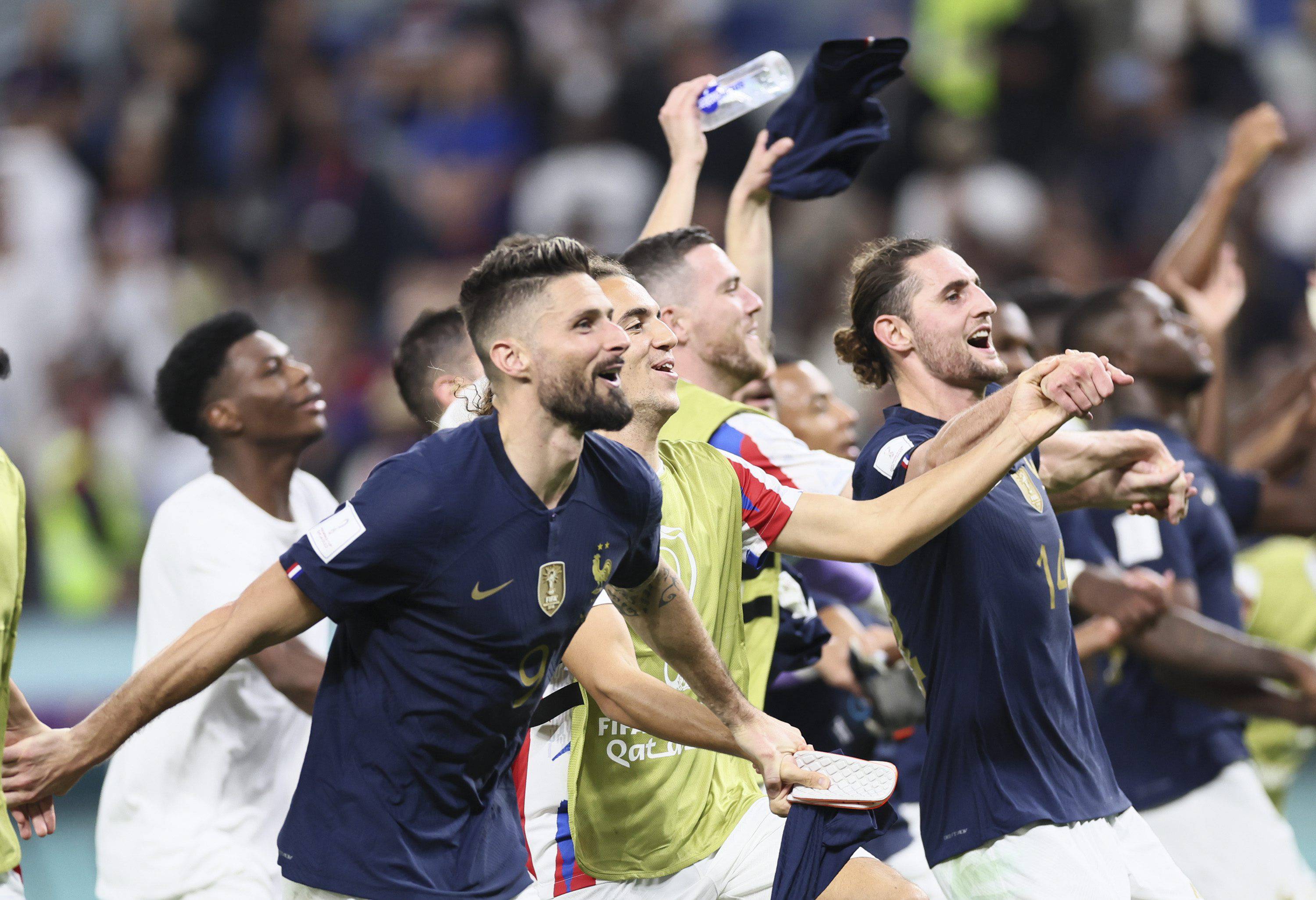 Los jugadores de Francia celebran su triunfo ante Australia (FOTO: Cordón Press).