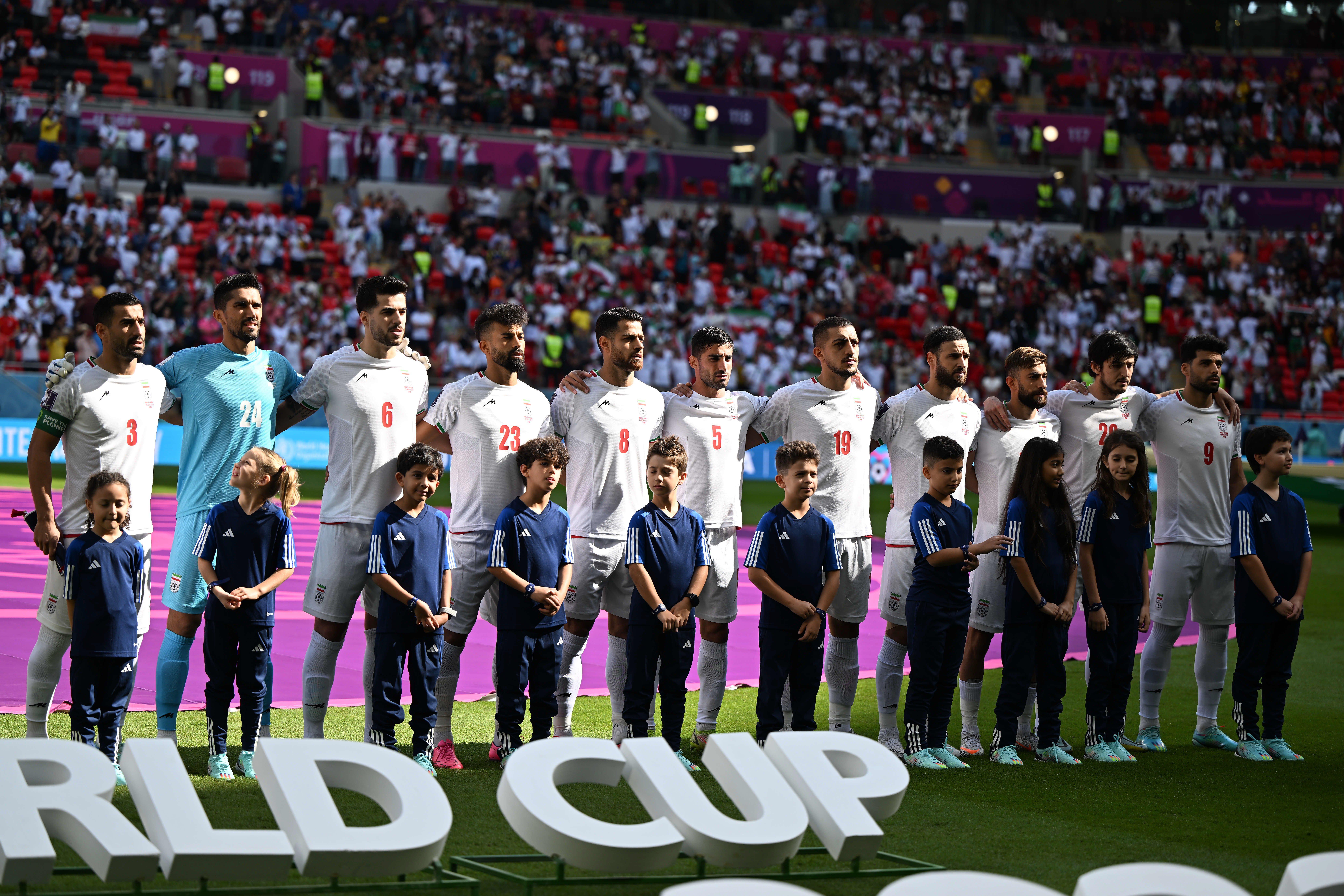 Irán canta el himno en el segundo partido Mundial de Qatar tras la polémica desatada (Foto: Cordo
