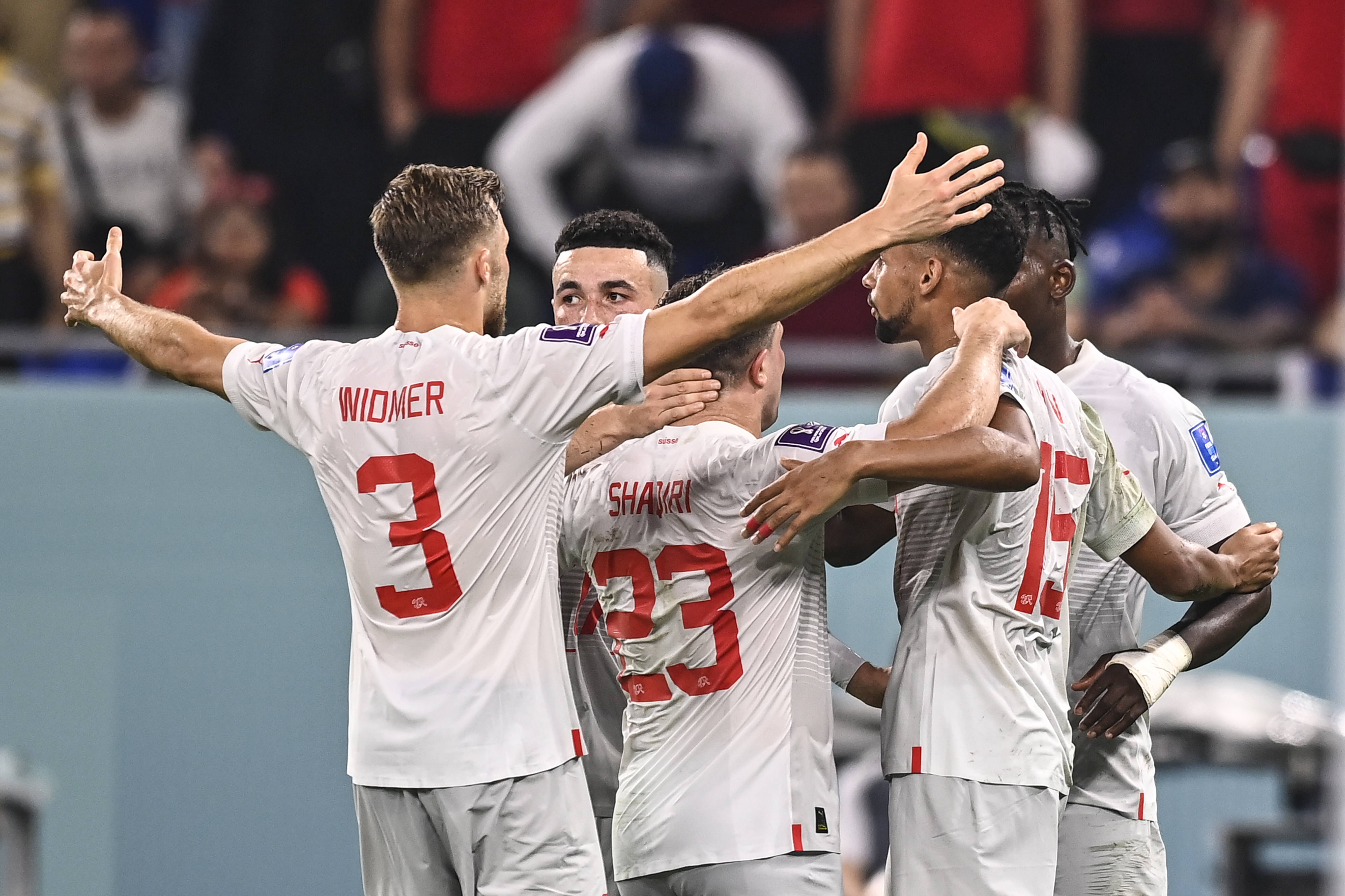 Los jugadores de Suiza celebran un gol ante Serbia (Foto: Cordon Press).