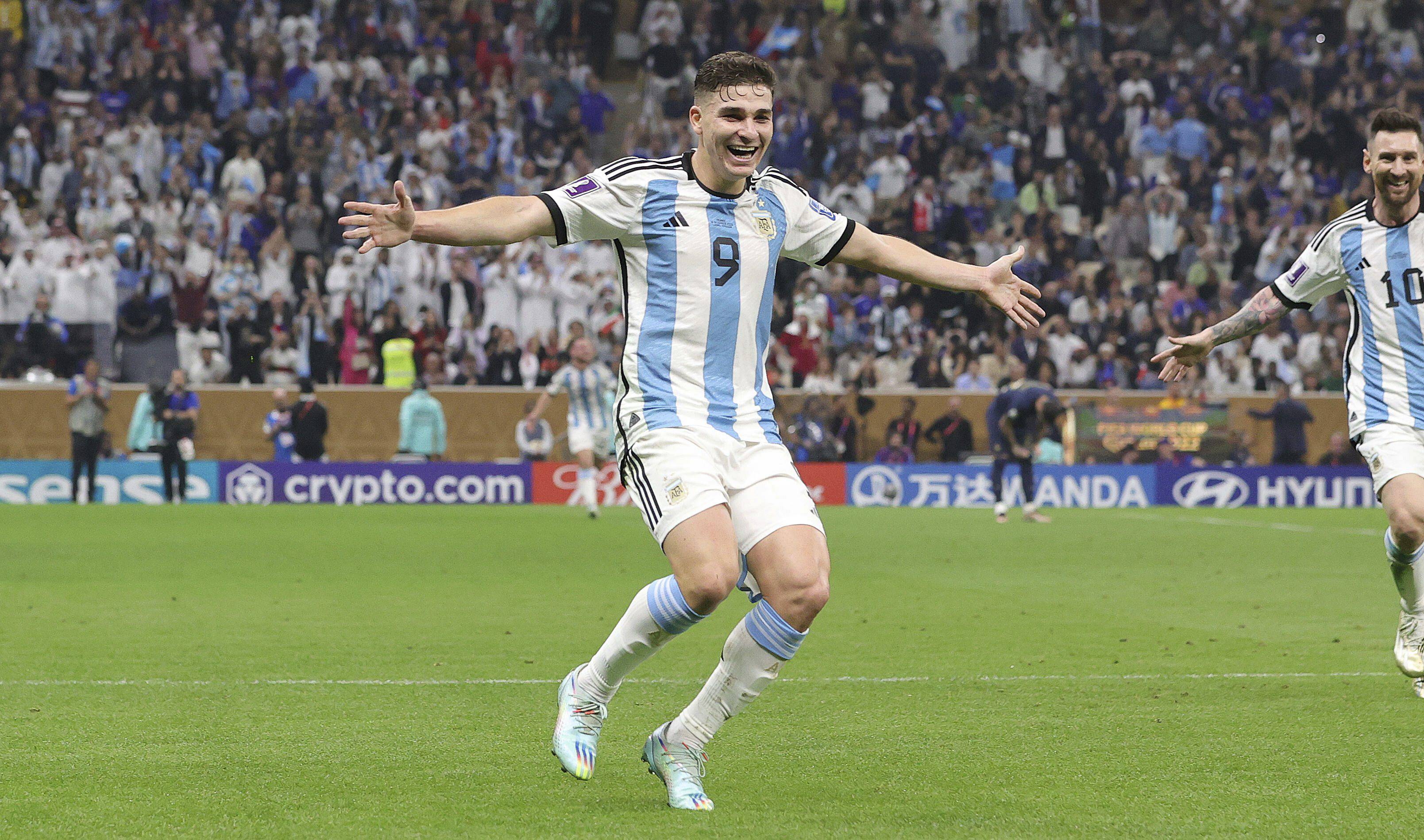 Julián Álvarez celebra un gol en el Mundial de Qatar 2022 (Foto: Cordon Press).