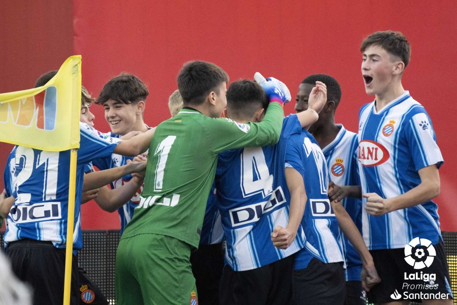 Los jugadores del Espanyol celebran el triunfo en LaLiga Promises (Foto: LaLiga).