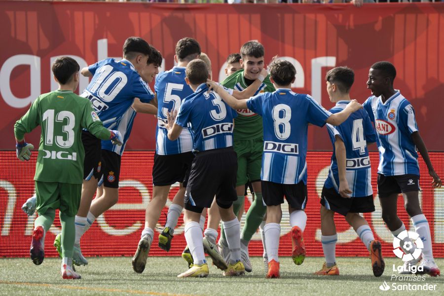 Los jugadores del Espanyol celebran un triunfo en LaLiga Promises (Foto: LaLiga).