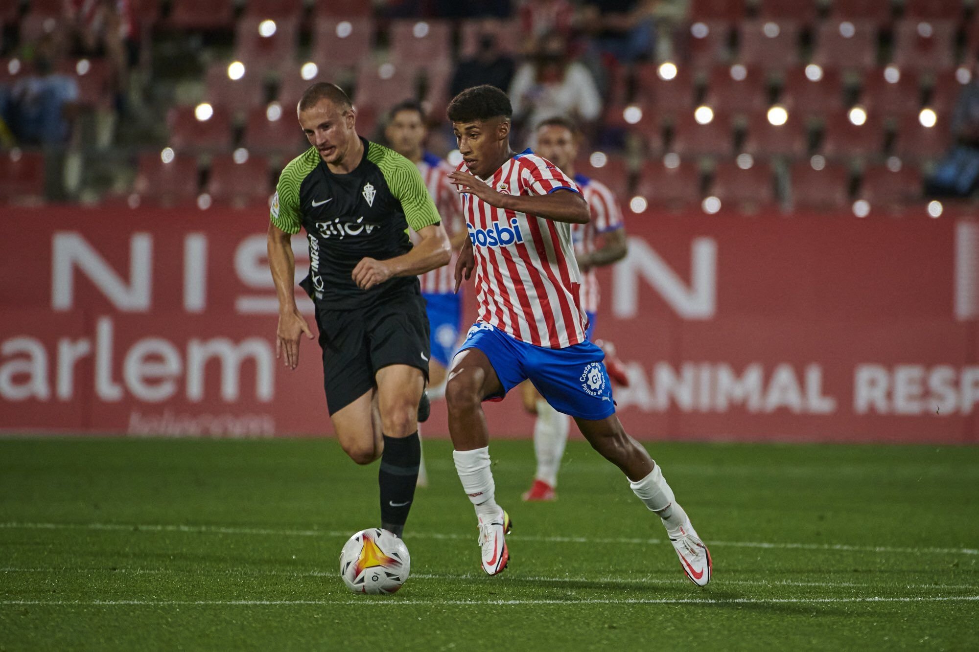 Óscar Ureña, con el Girona (Foto: @Girona FC).