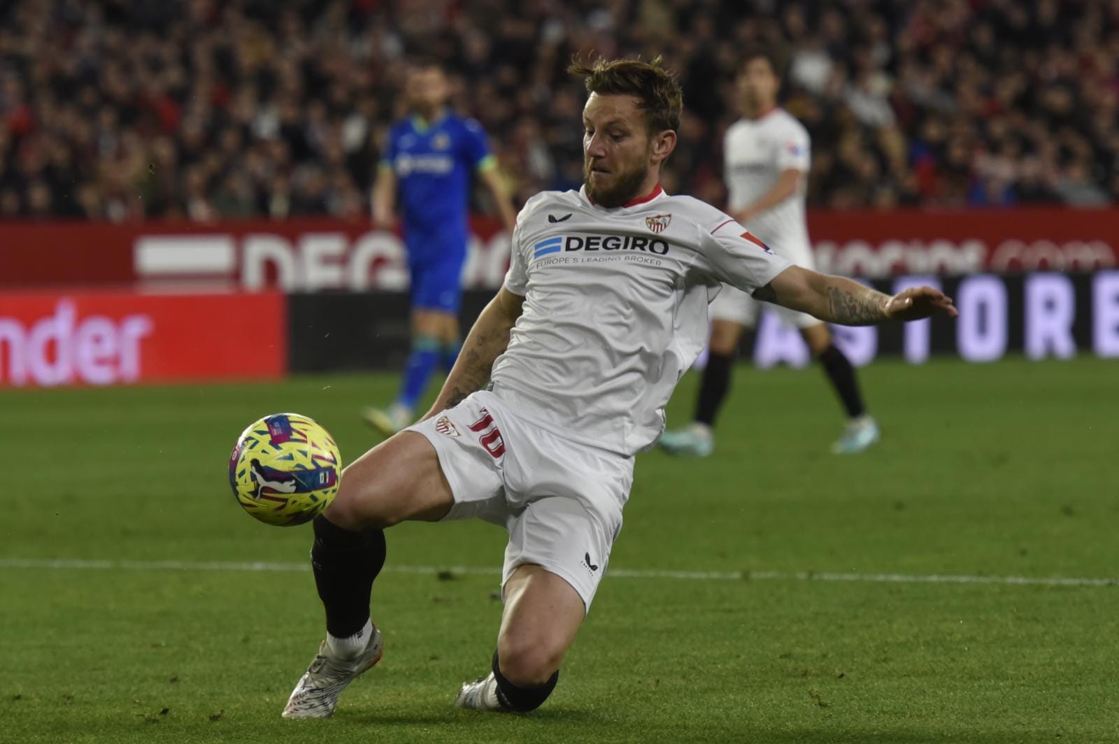 Rakitic, ante el Getafe (Foto: Kiko Hurtado)