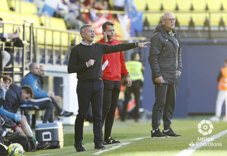 Escribá da instrucciones en el Villarreal B-Zaragoza (Foto: LaLiga).