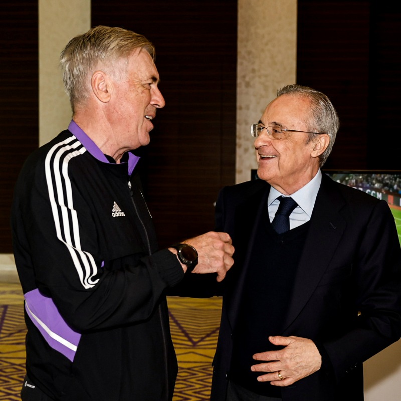 Florentino Pérez saluda a Ancelotti (Foto: RMCF). 