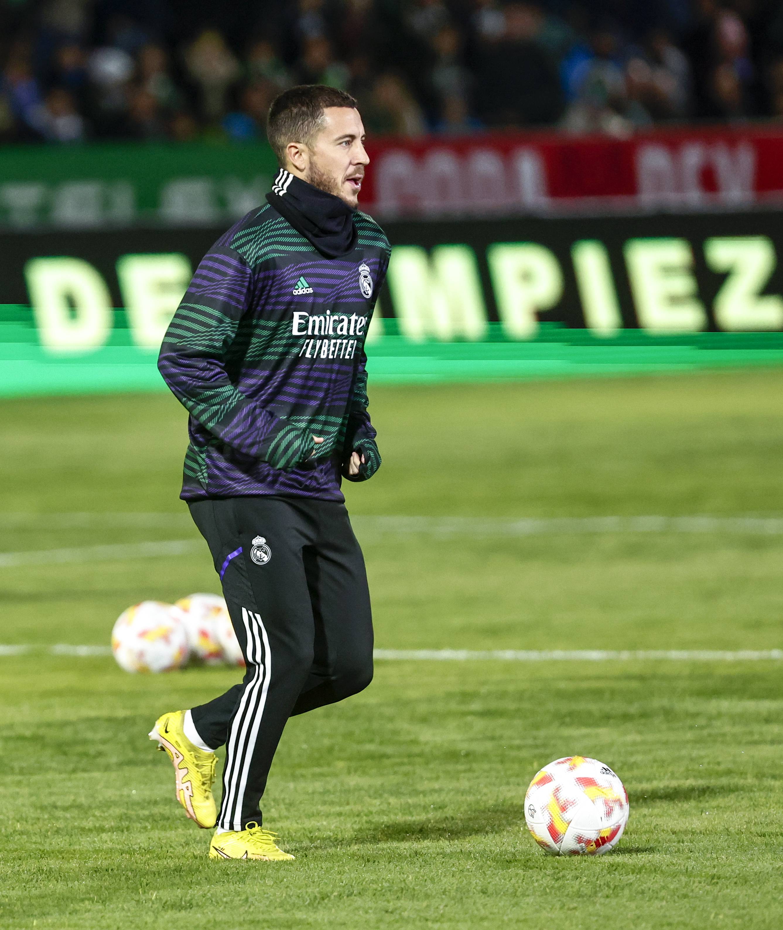 Hazard, en un calentamiento del Real Madrid (Foto: Cordon Press). 