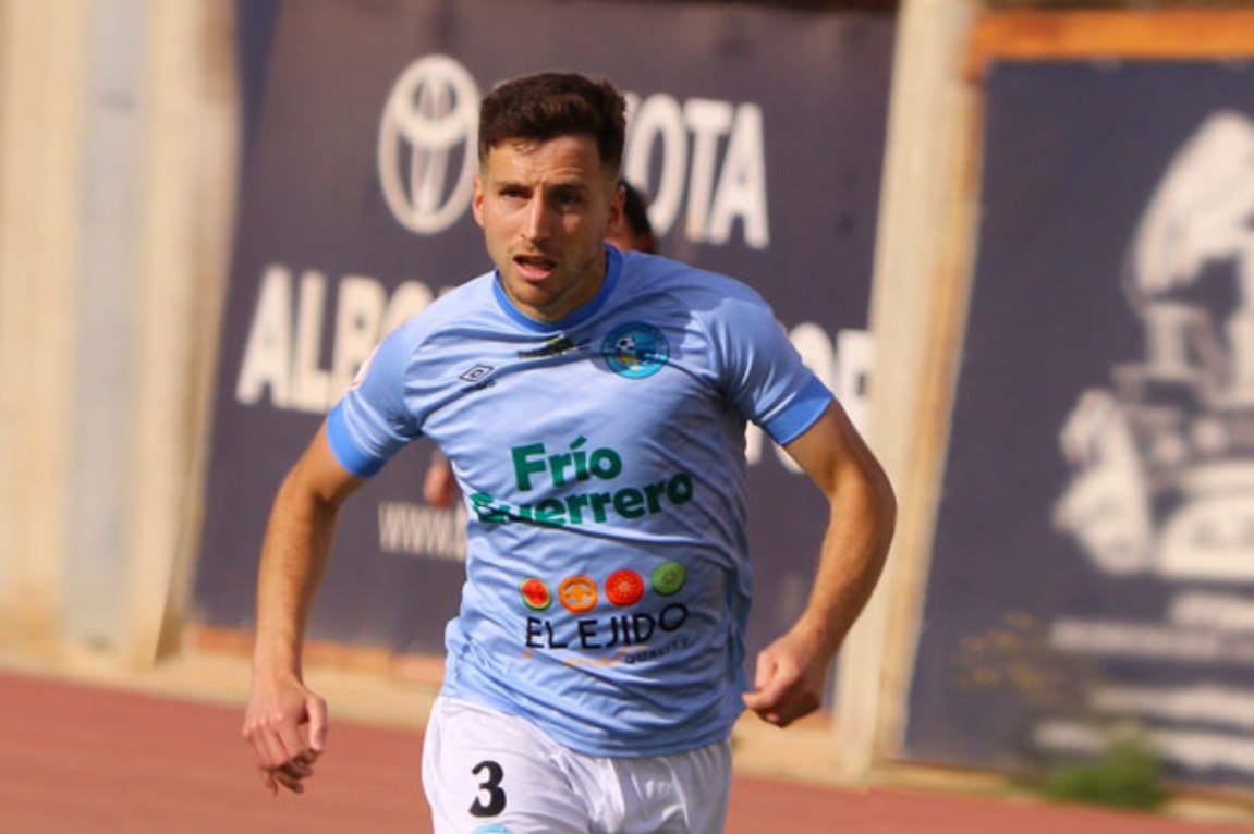 El lateral de Leioa Jonxa Vidal, formado por el Athletic Club en Lezama.