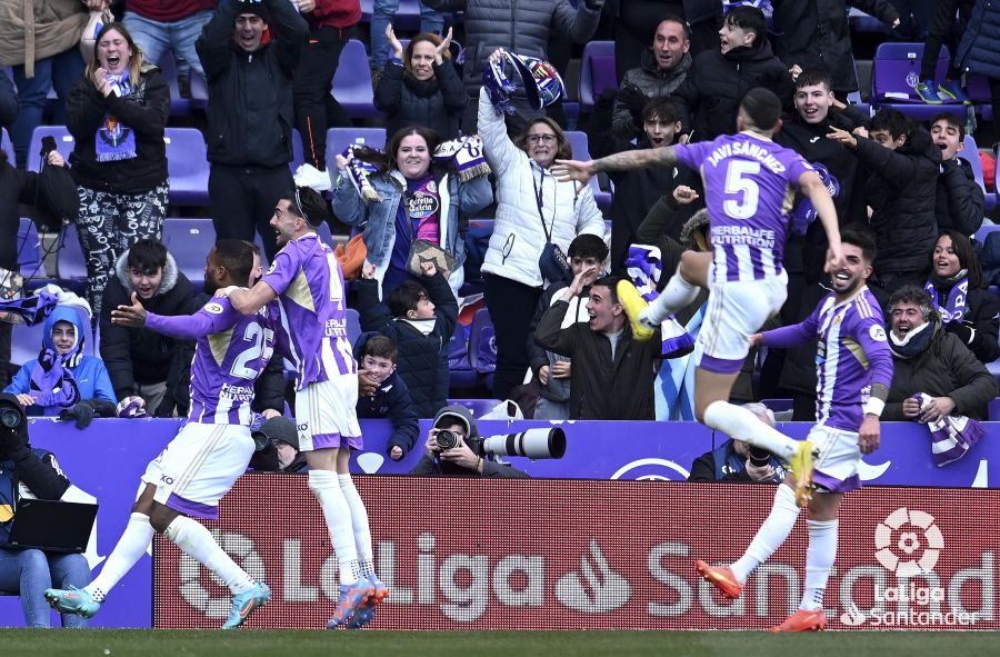 Celebración del gol de Cyle Larin en el Real Valladolid - Valencia (Foto: LaLiga).