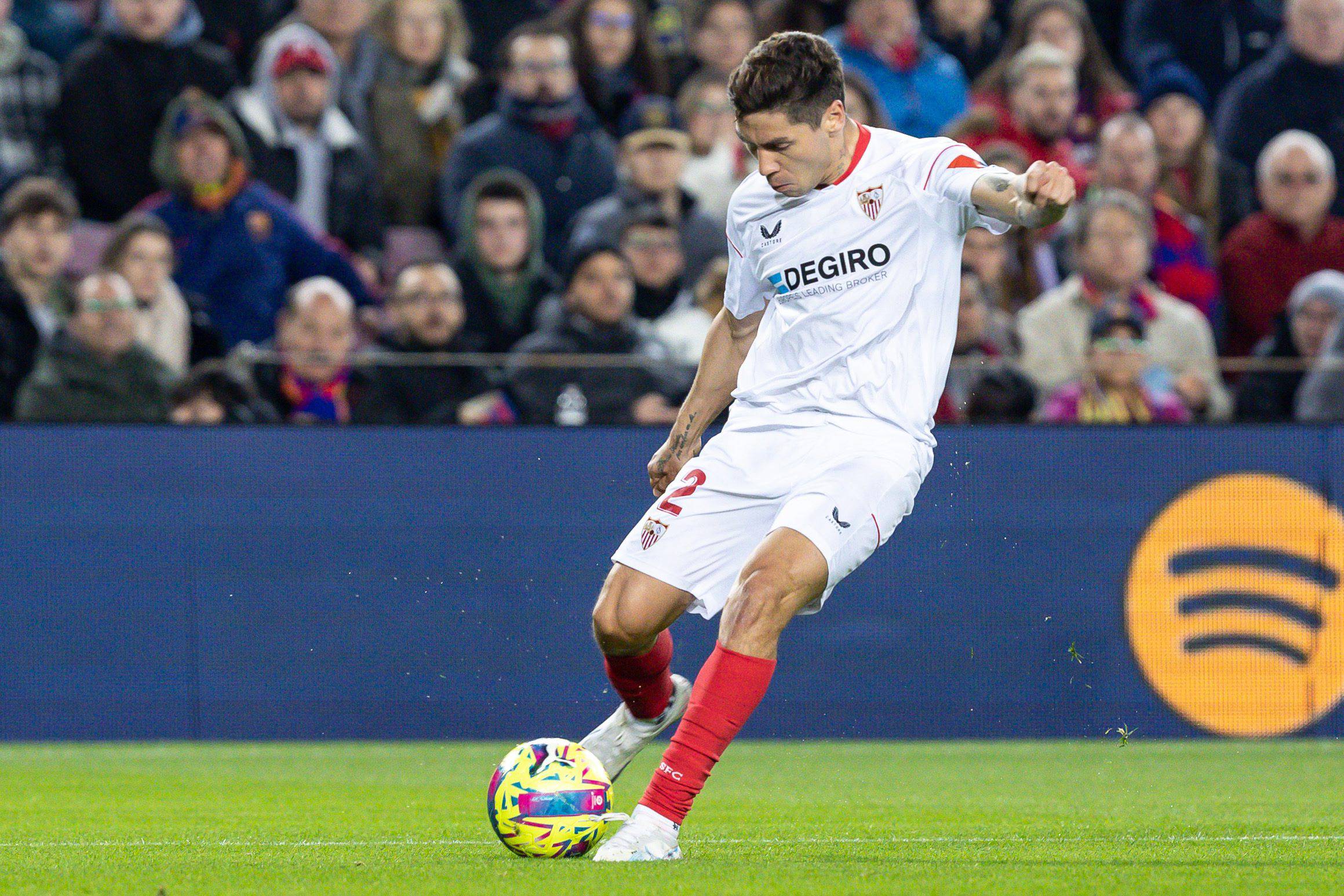 Montiel, ante el Barça (Foto: Cordon Press). 