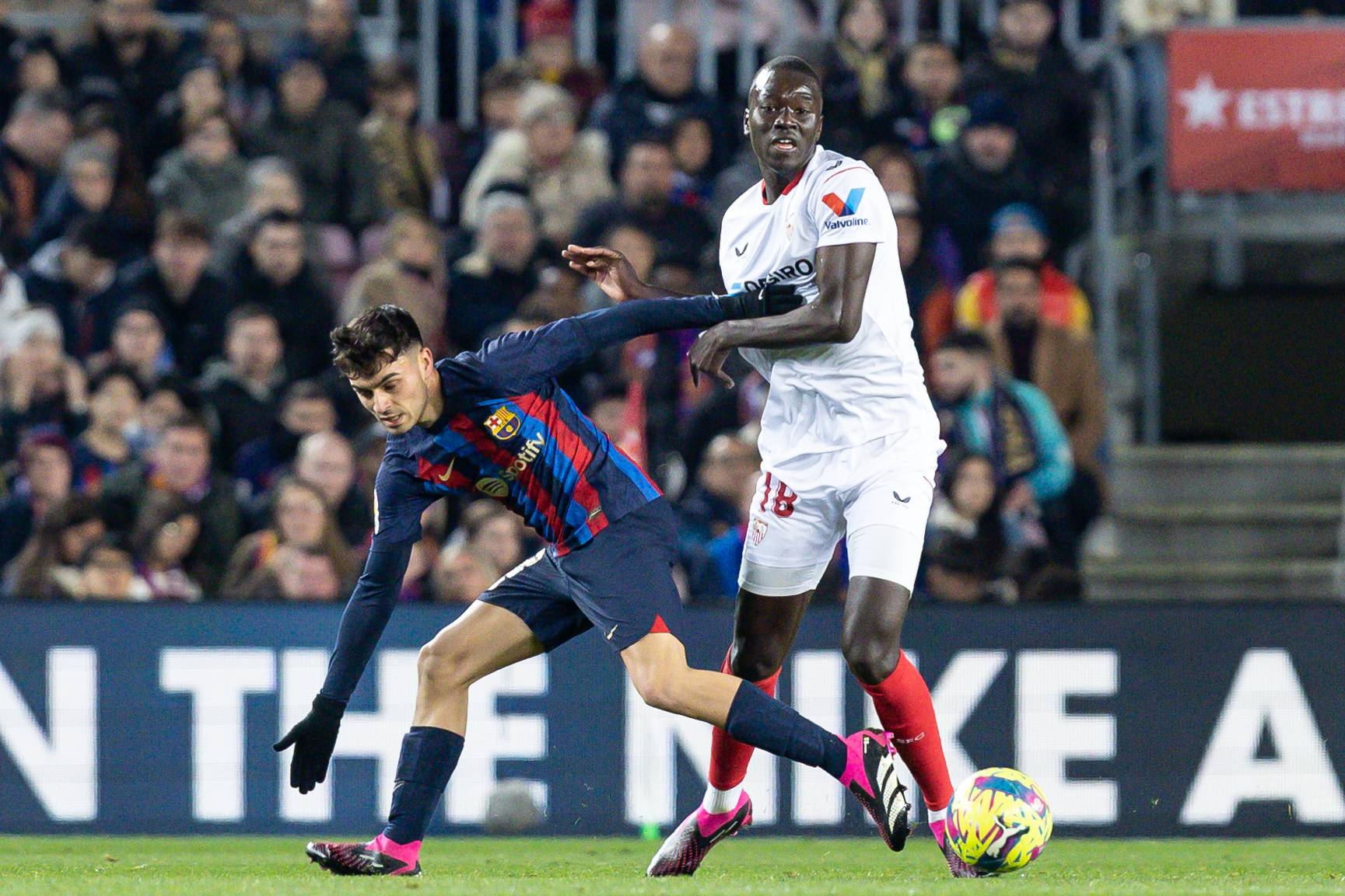 Pape Gueye, ante el FC Barcelona (Foto: Cordon Press). 