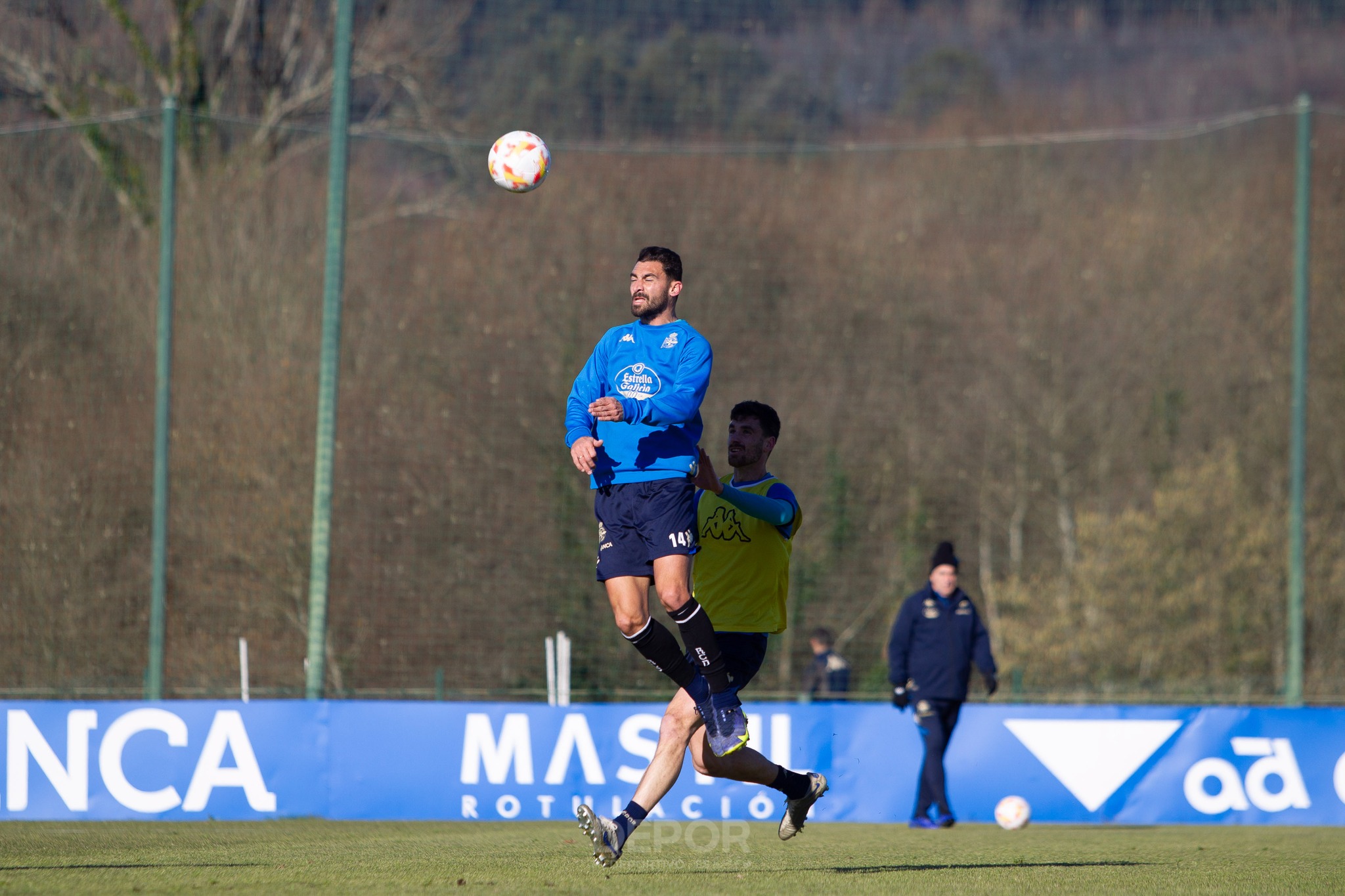 Arturo, nuevo jugador del Deportivo, trabajando en Abegondo (Foto: RCD)