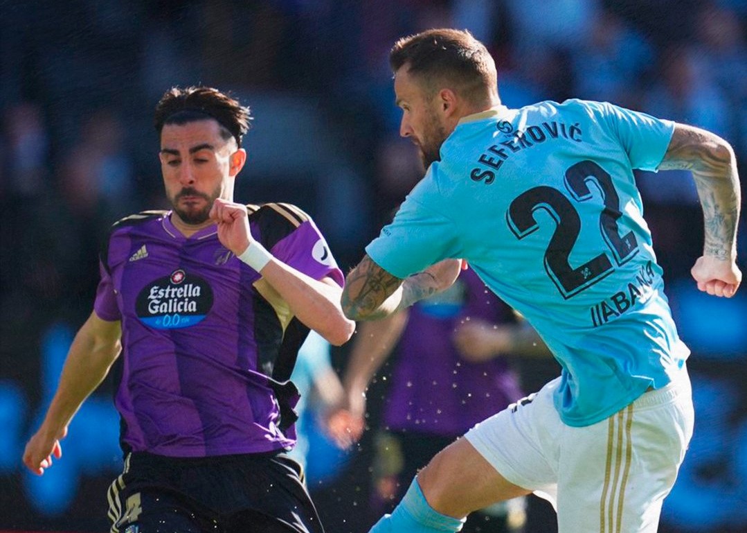 Seferovic dispara frente a Kike Pérez ante el Real Valladolid (Foto: RC Celta).