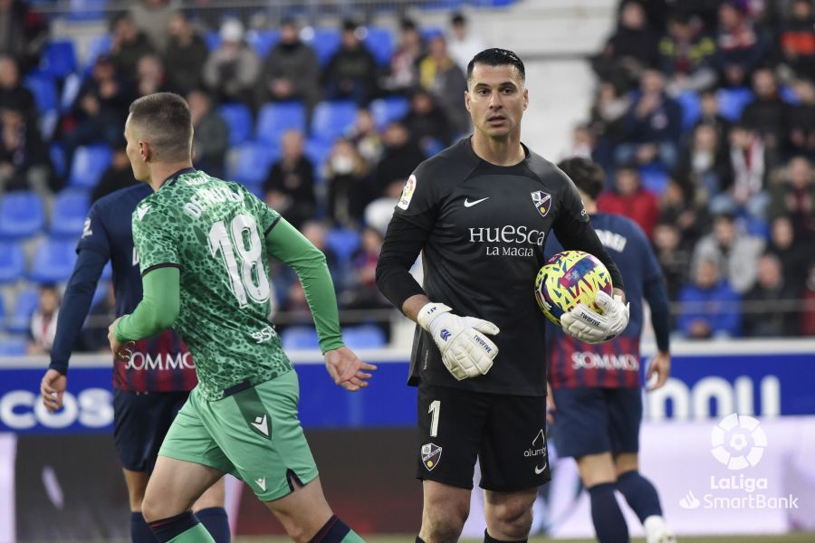 De Frutos ante el Huesca en El Alcoraz.  (Foto: LaLiga).