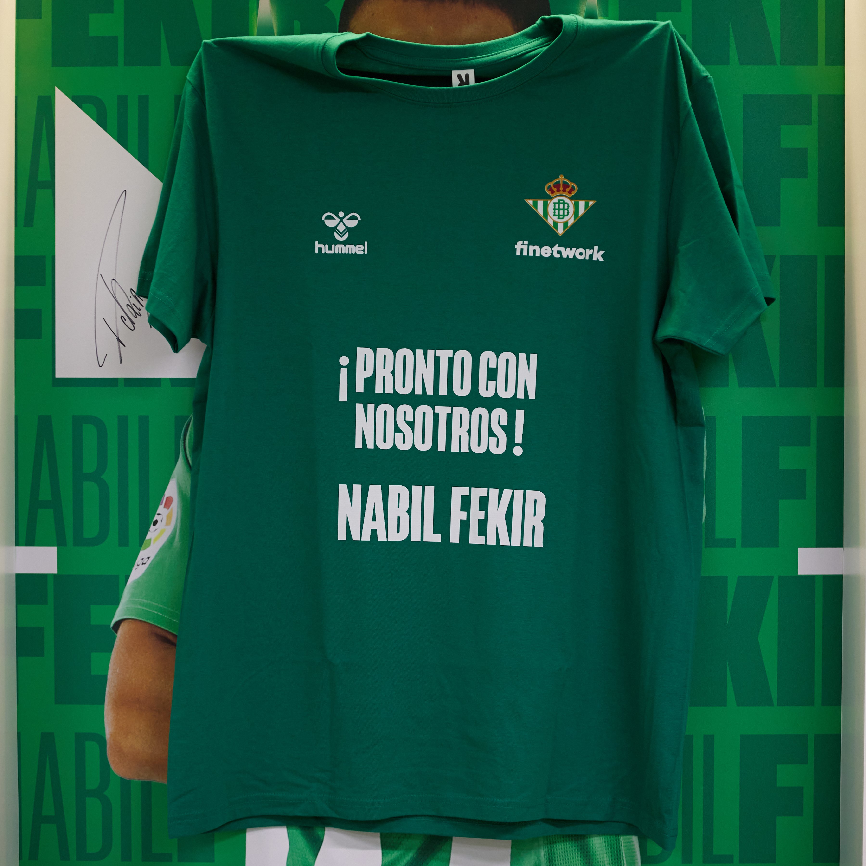 La camiseta homenaje a Fekir.