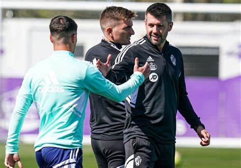 Pezzolano, en un entrenamiento (Foto: Real Valladolid).